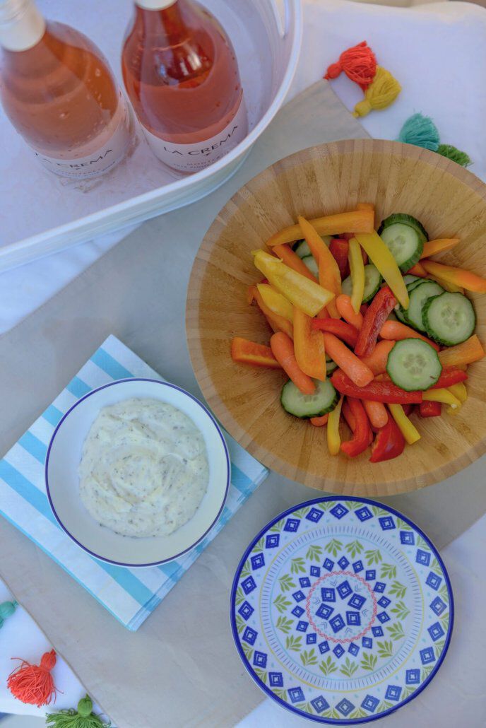 Yogurt dip with vegetables