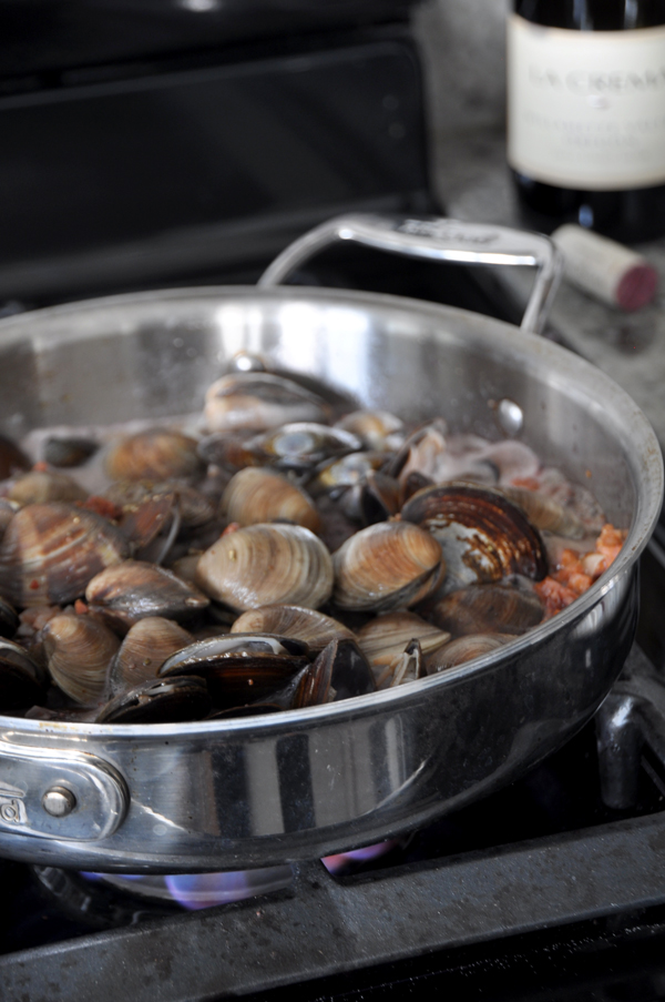 Remember to wash and rinse the clams thoroughly to remove any grit.