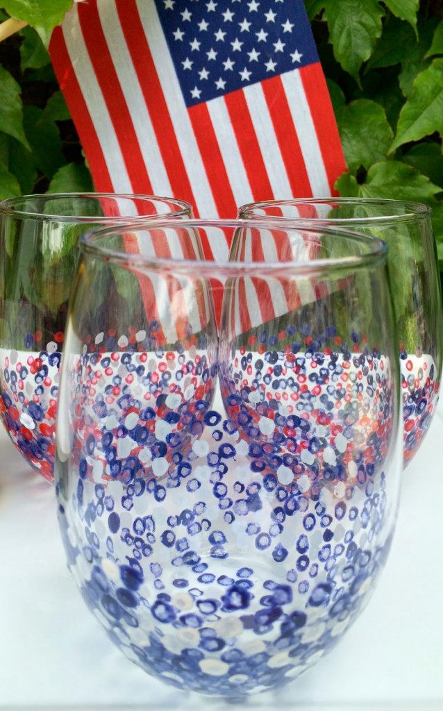 Sniff, swirl and sip with some patriotic flare this weekend. This easy-peasy DIY pairs perfectly with warm weather, a day on the lake, or outdoor dining on the patio.