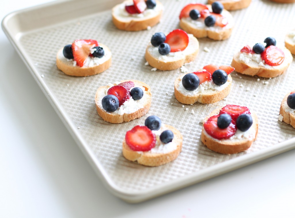 For our Fourth of July picnic, I couldn't resist making red, white & blue bruschetta. Pretty, patriotic & tasty! Bruschetta is an easy to pack appetizer that you can pre-make on the grill or in the oven in minutes. It's easy to eat & great to snack on.