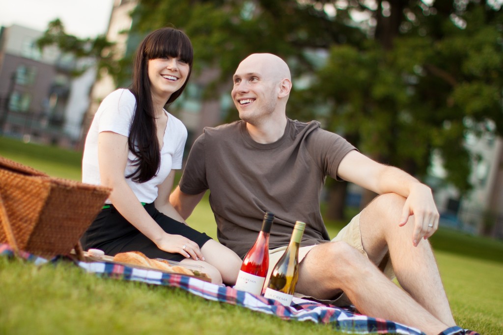 The versatile picnic blanket: Table and chairs all-in-one.