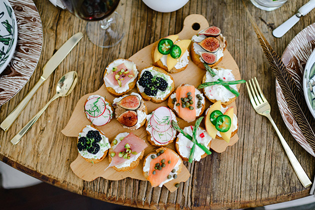 crostini-7-ways-on-a-wood-table