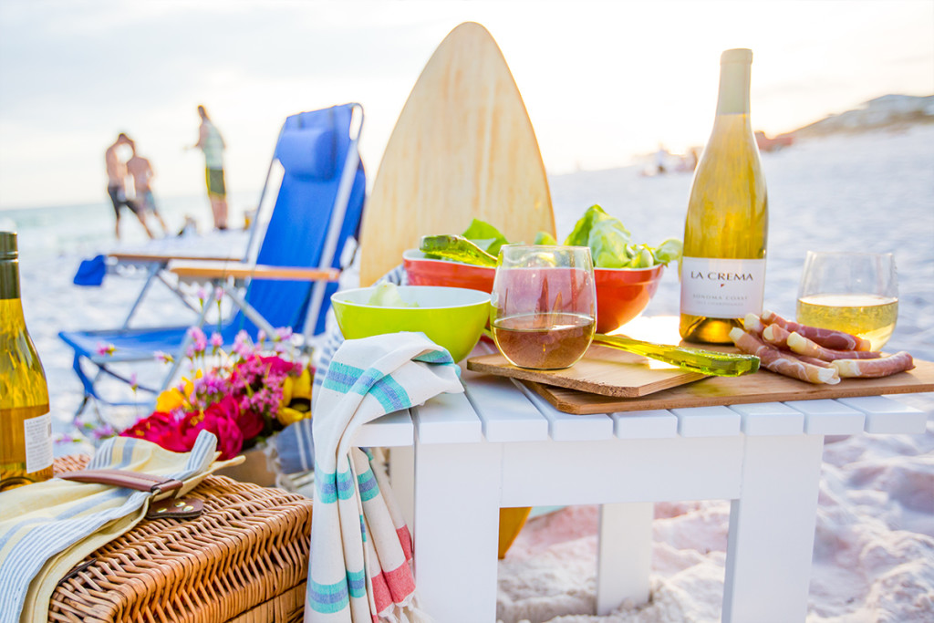 Beach Picnic Dinner Ideas- perfect for a romantic date or dinner party!