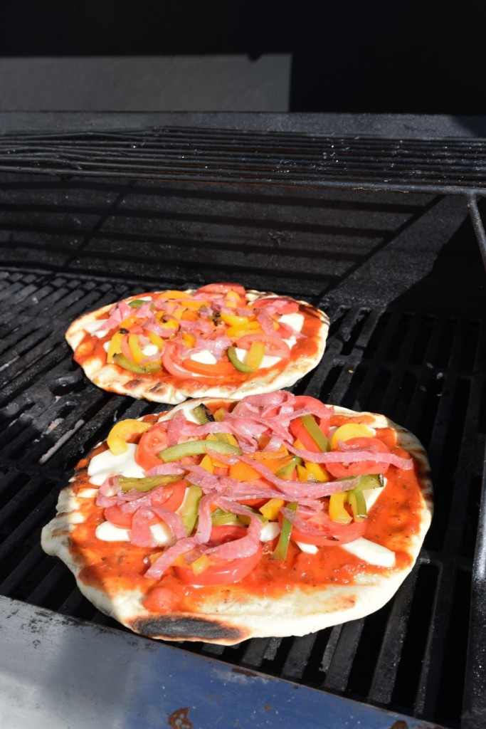 Grilled pizza 