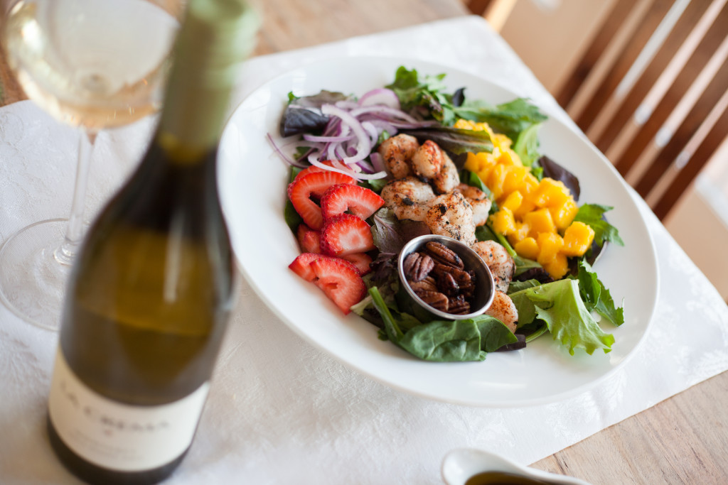Summer Salad with Grilled Shrimp & Mango | La Crema Winery