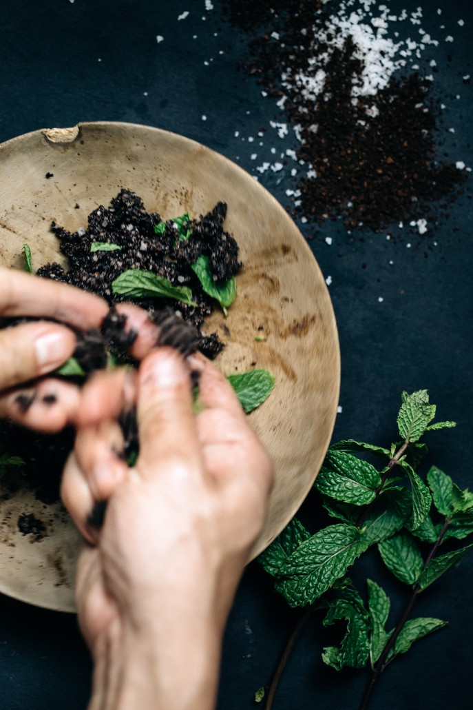 All-Natural Gifts: Super Easy DIY Coffee Mint Body Scrub