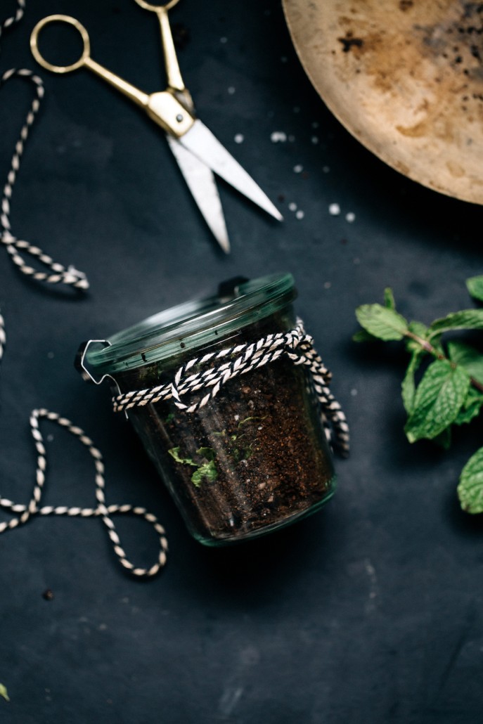 All-Natural Gifts: Super Easy DIY Coffee Mint Body Scrub