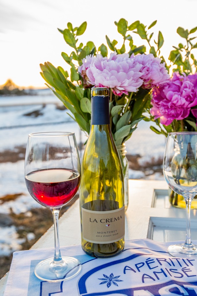 Decor on the Wine Barrel Table DIY