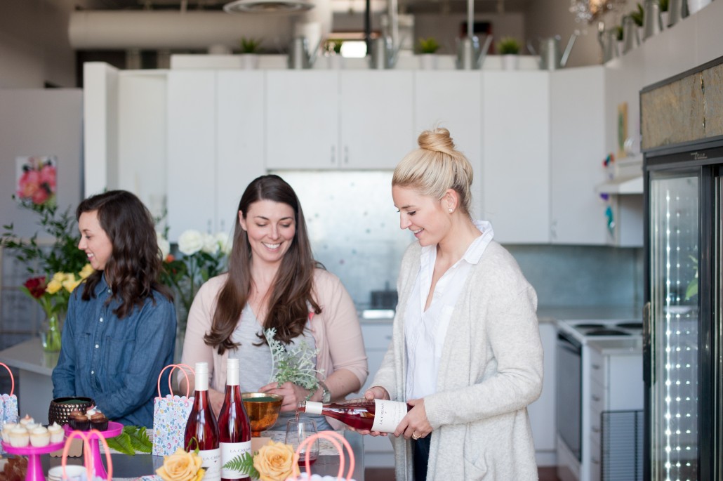 How to host a flower arranging party