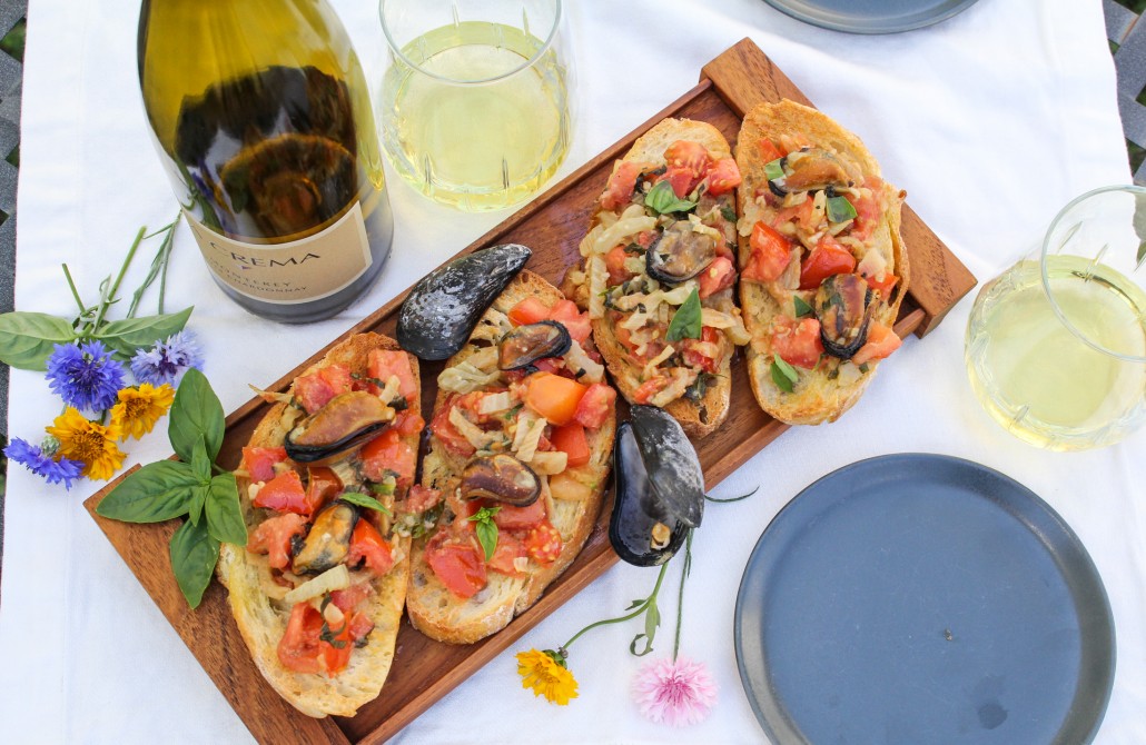 Top 14 Summer Recipes Roundup: Mussels Bruschetta