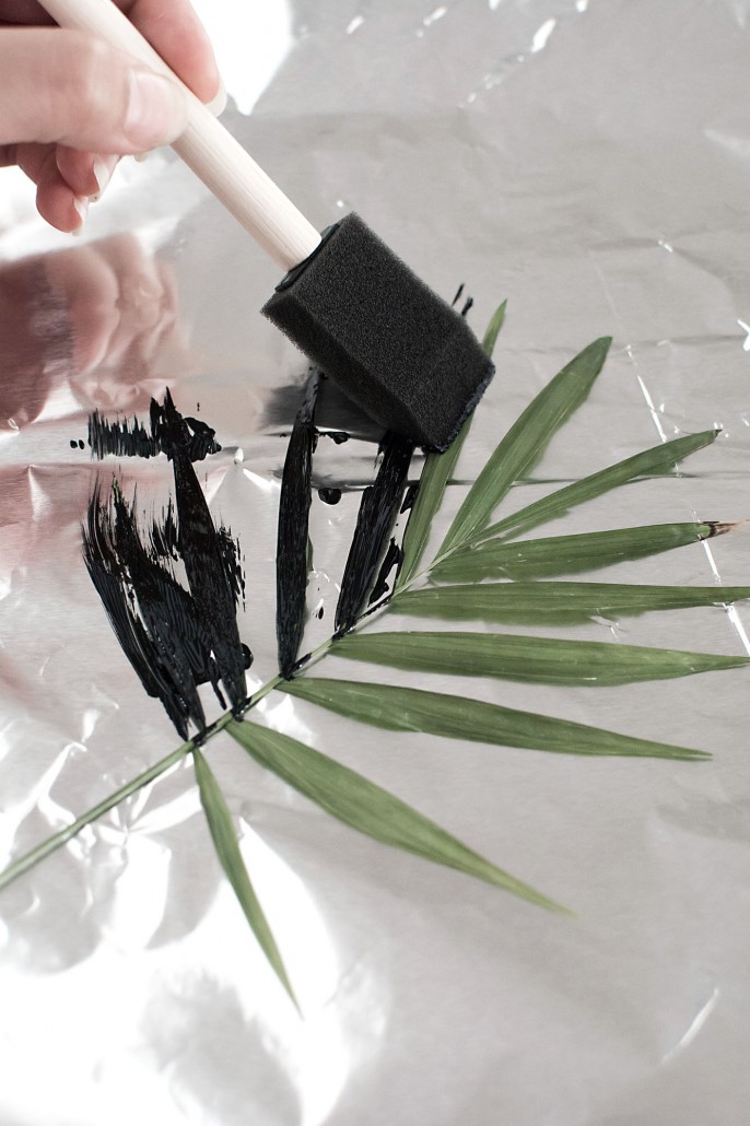 Paint your palm leaf on foil to create DIY Palm Leaf Napkins