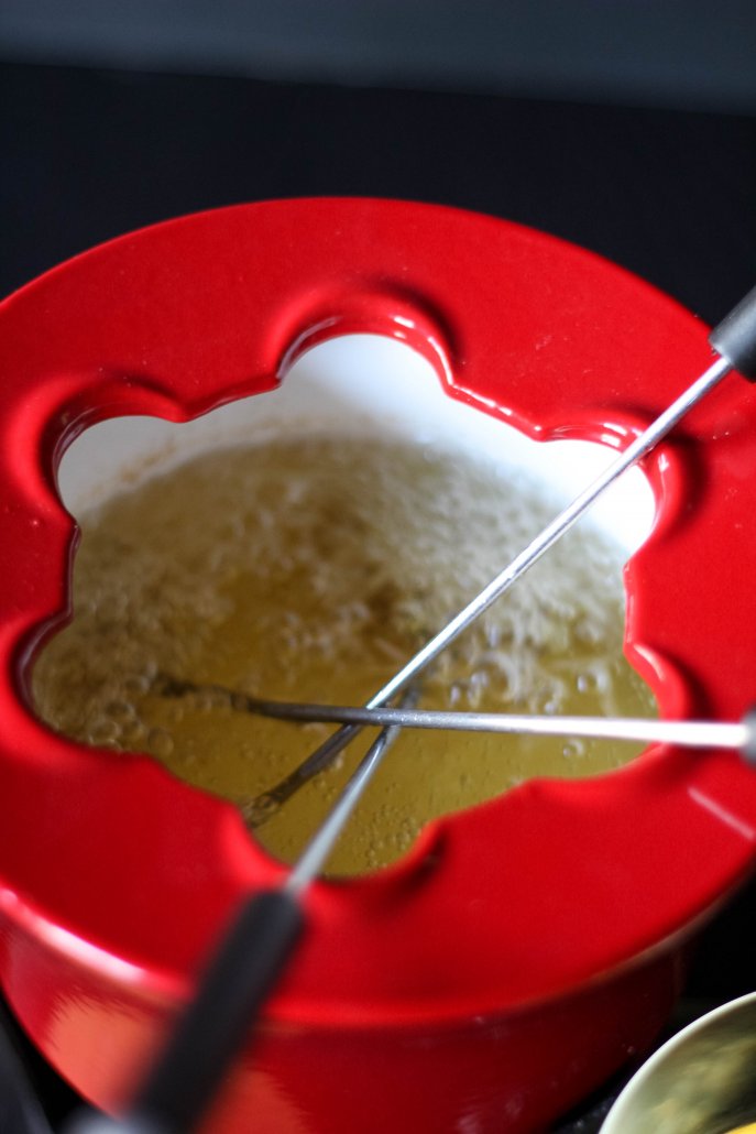 Oil-based fondue
