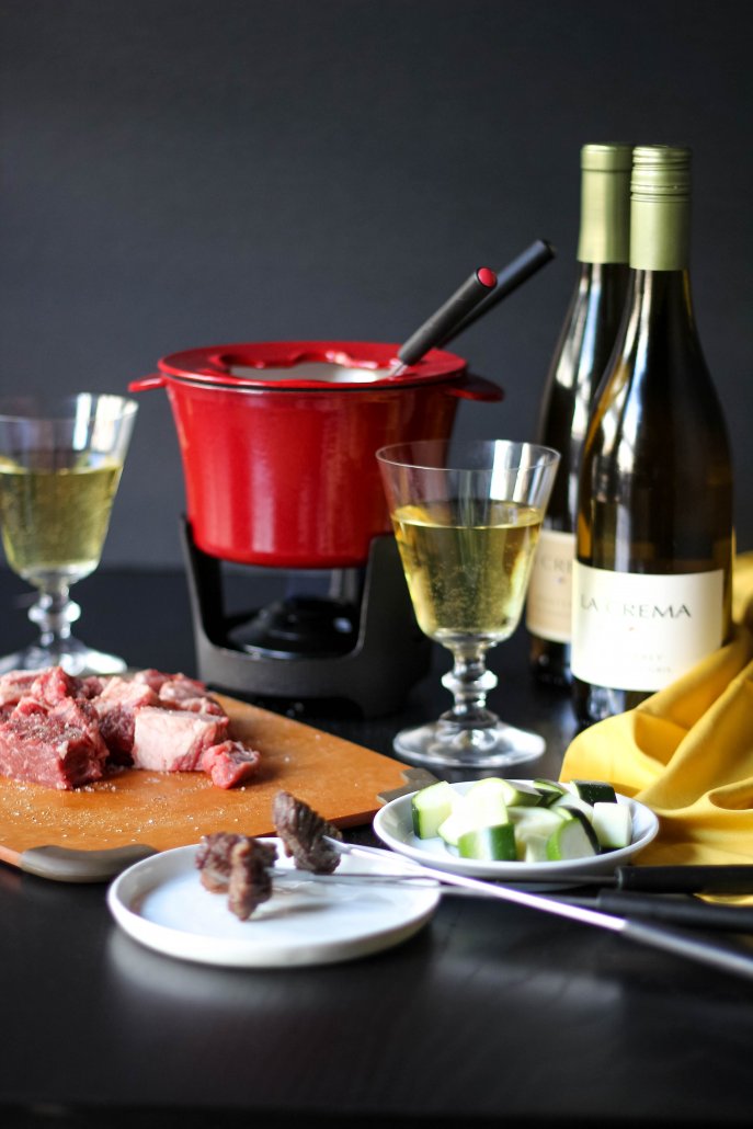 Oil fondue to cook meats and vegetables