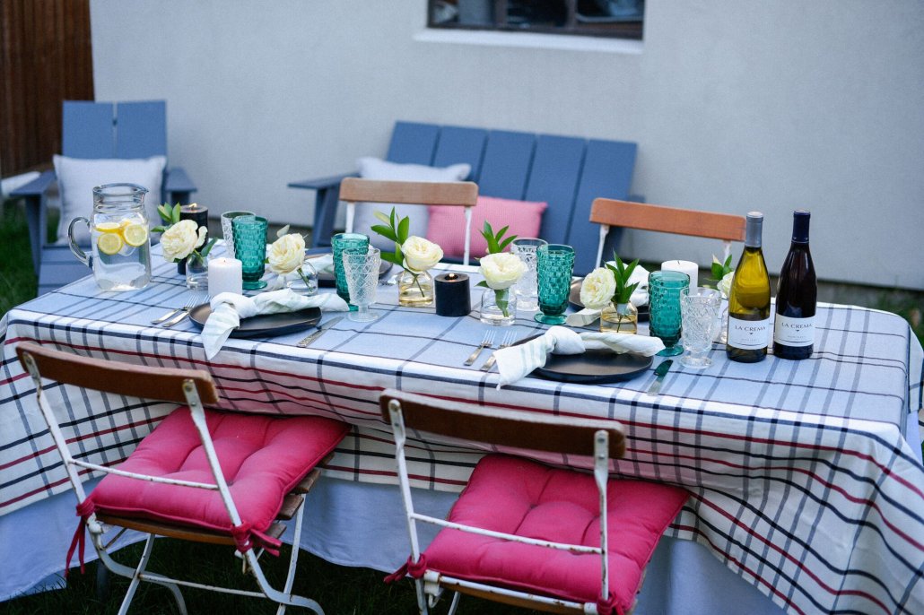 Hosting a Simple and Stylish Backyard BBQ